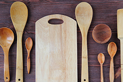 What kind of wood is suitable for tableware?