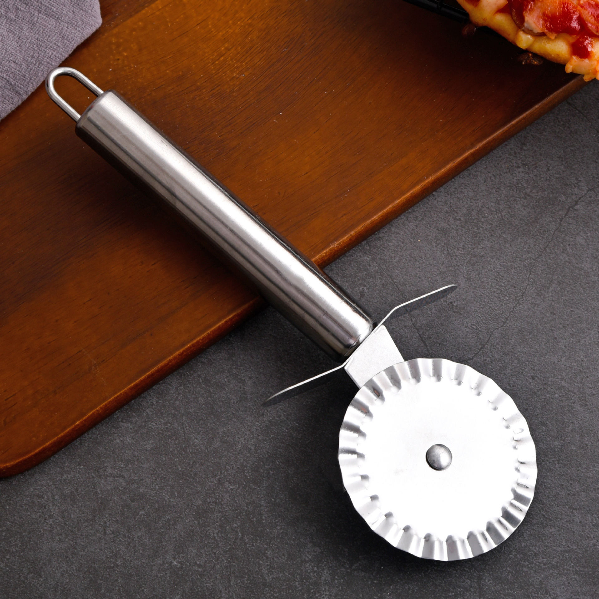 Wholesale professional trade shop modern custom logo stainless steel wheel blade cheese pizza cutter